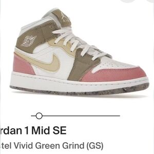 Air Jordan 1 Mid SE Sneakers